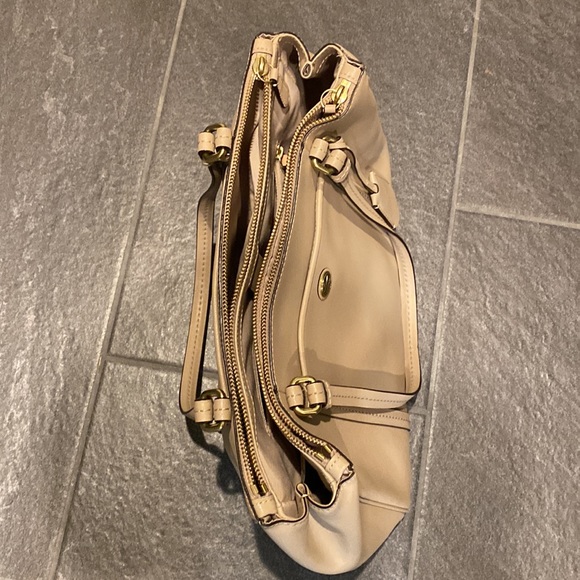 coach leather purse with multiple compartments, three zipper pouches - Picture 3 of 5